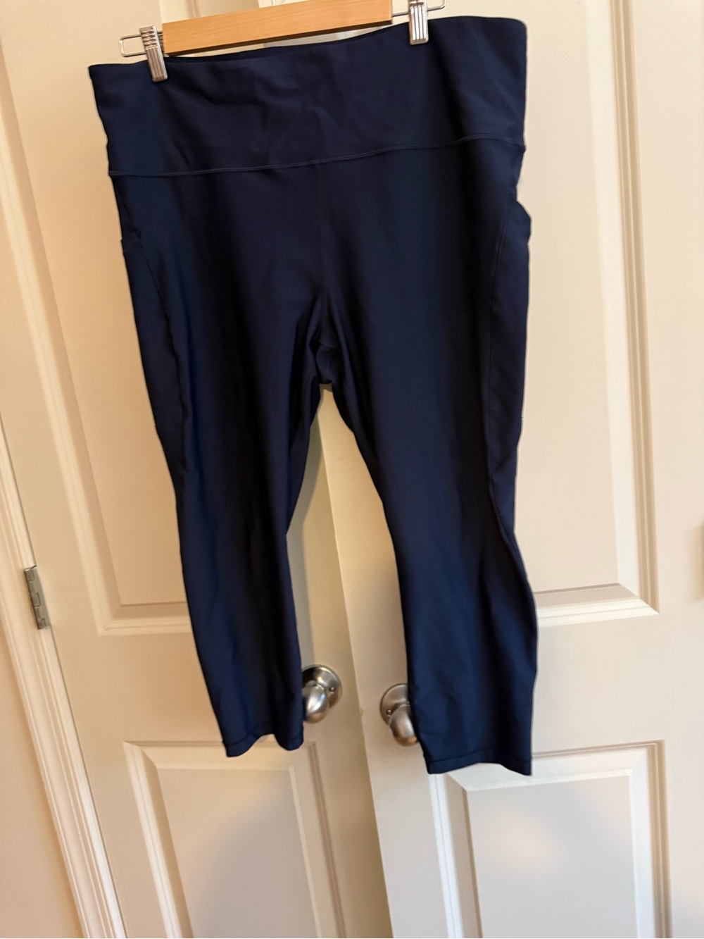 Athleta Navy High-Waist Capri Leggings